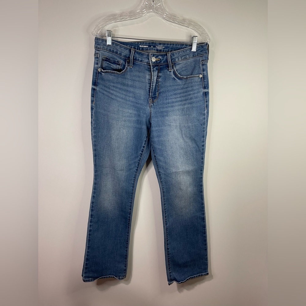 Old Navy‎ Women's kicker boot- cut blue jean. - Picture 2 of 9
